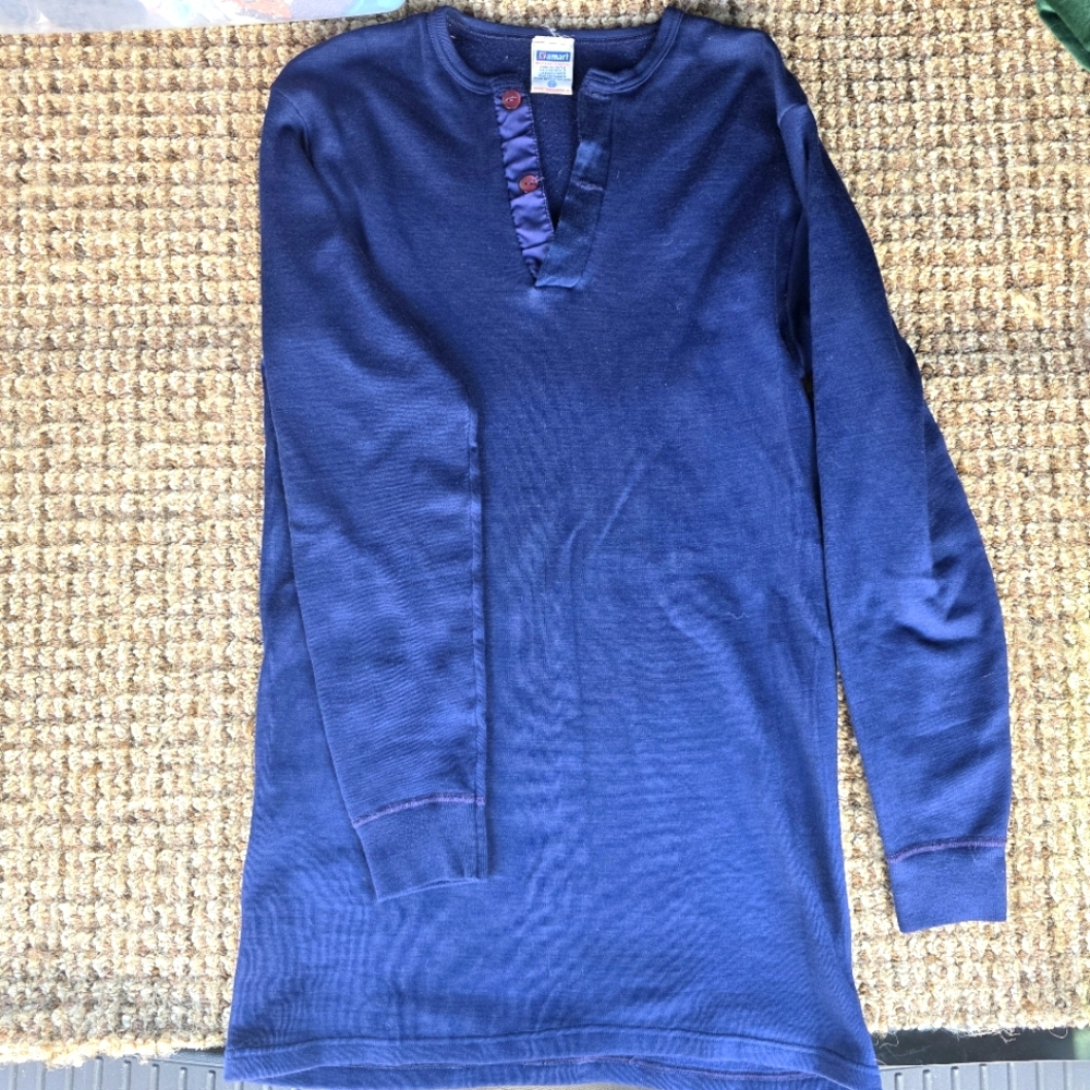 48) DAMART Tuck-in Thermal Long Sleeve Sz. Medium